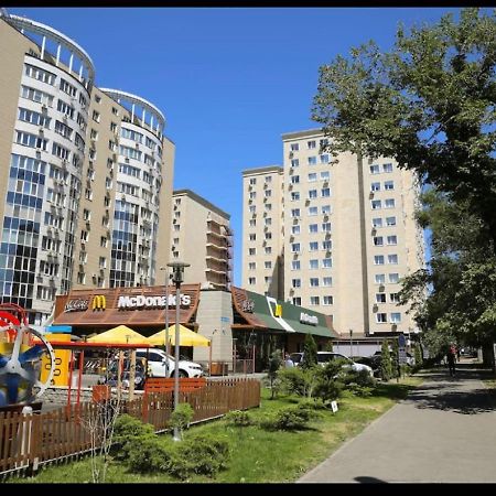 Студия New York В Самом Центре Города Apartment Almaty Ngoại thất bức ảnh