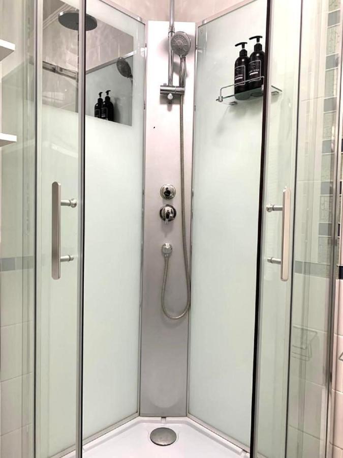 Студия New York В Самом Центре Города Apartment Almaty Ngoại thất bức ảnh